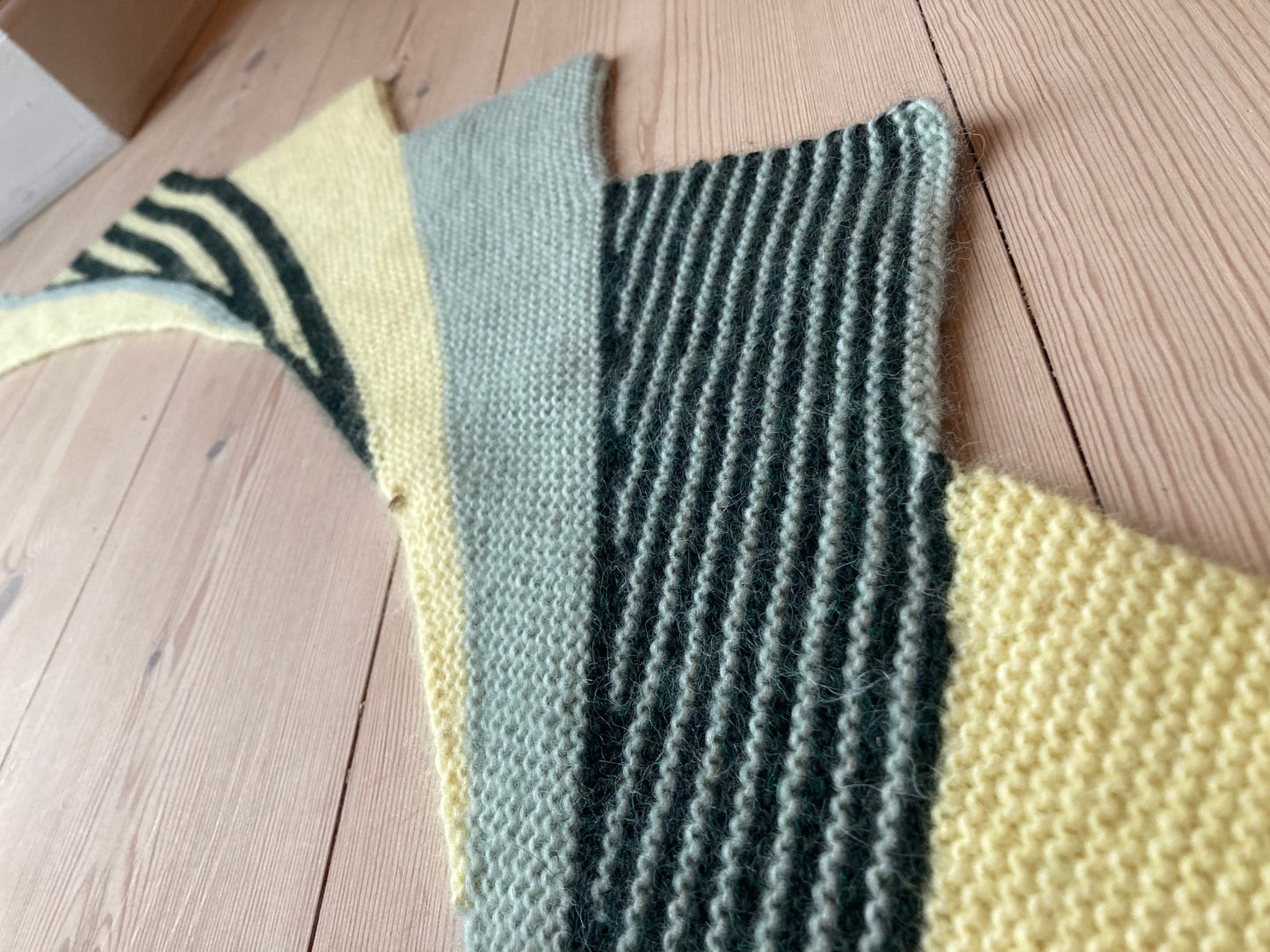 Knitted scarf